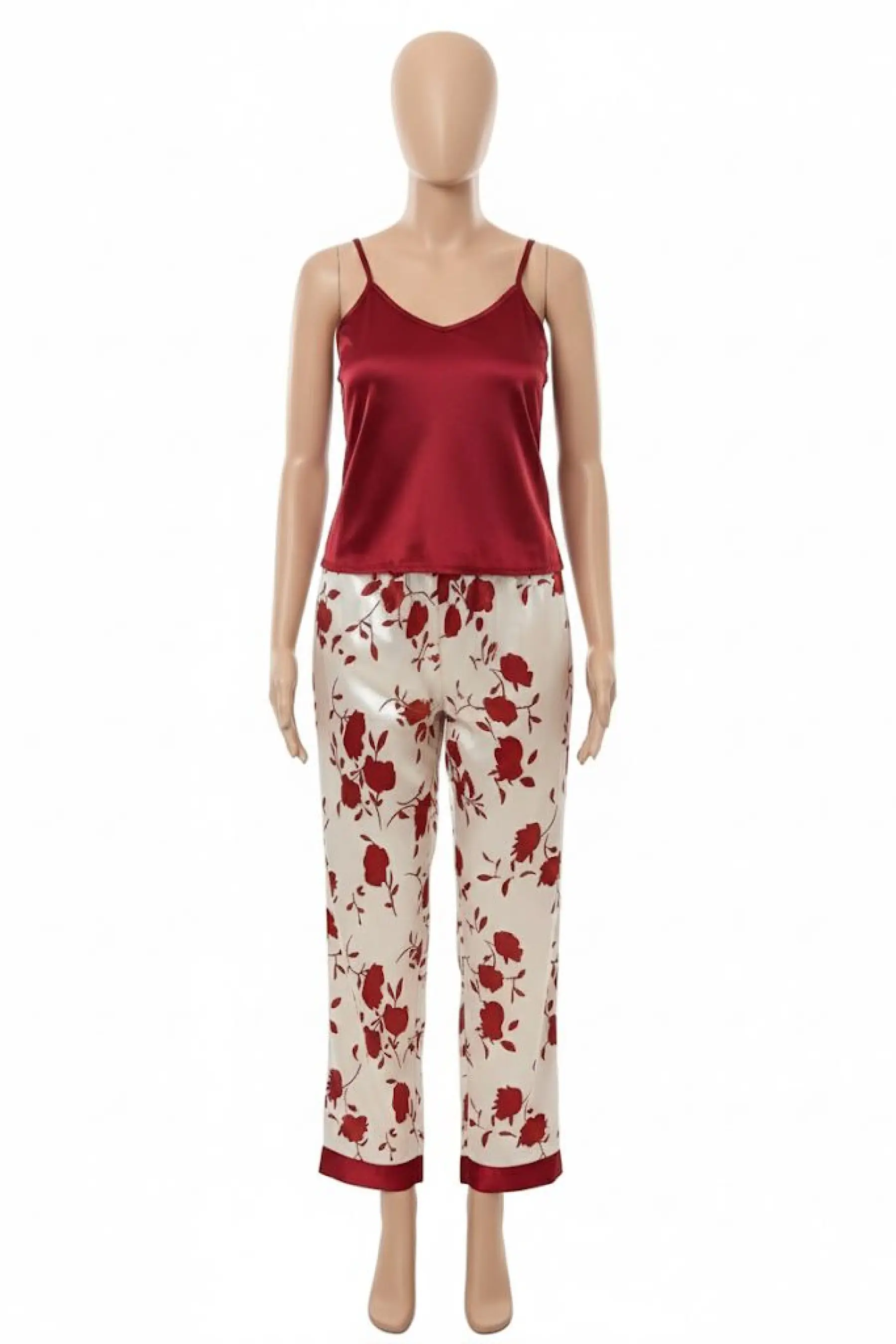 بيجامة نسائية باللونين الأحمر والأبيض