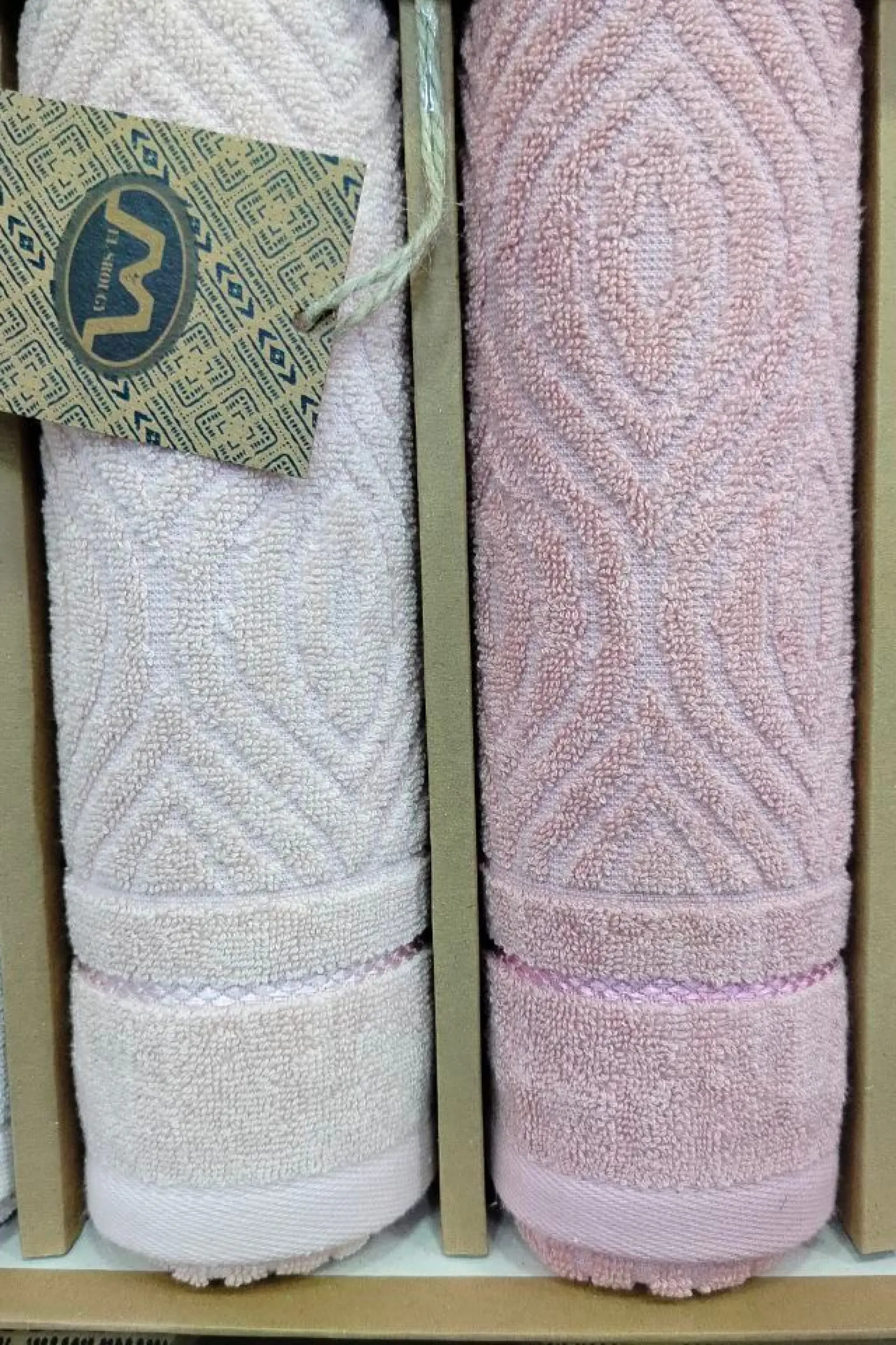 مناشف ملوّنة